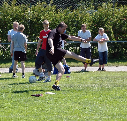 2006-06-10 (54).JPG - Här testar Jocke Englund "Speedshoting"